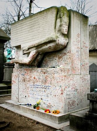 La tumba de Oscar Wilde en Pere Lachaise. (Crédito: MrOmega)